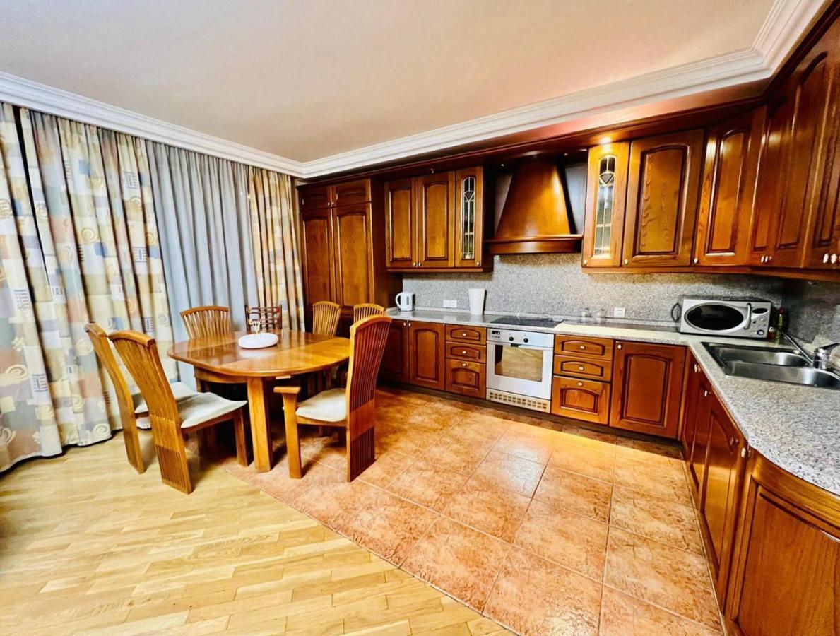 Family Spacious 3 Bedroom Apartment In The Middle Of City Center, Next To North Avenue Jerevan Eksteriør bilde